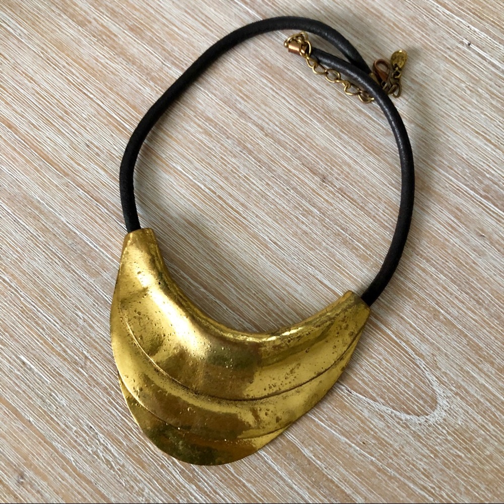 Stand out accent necklace